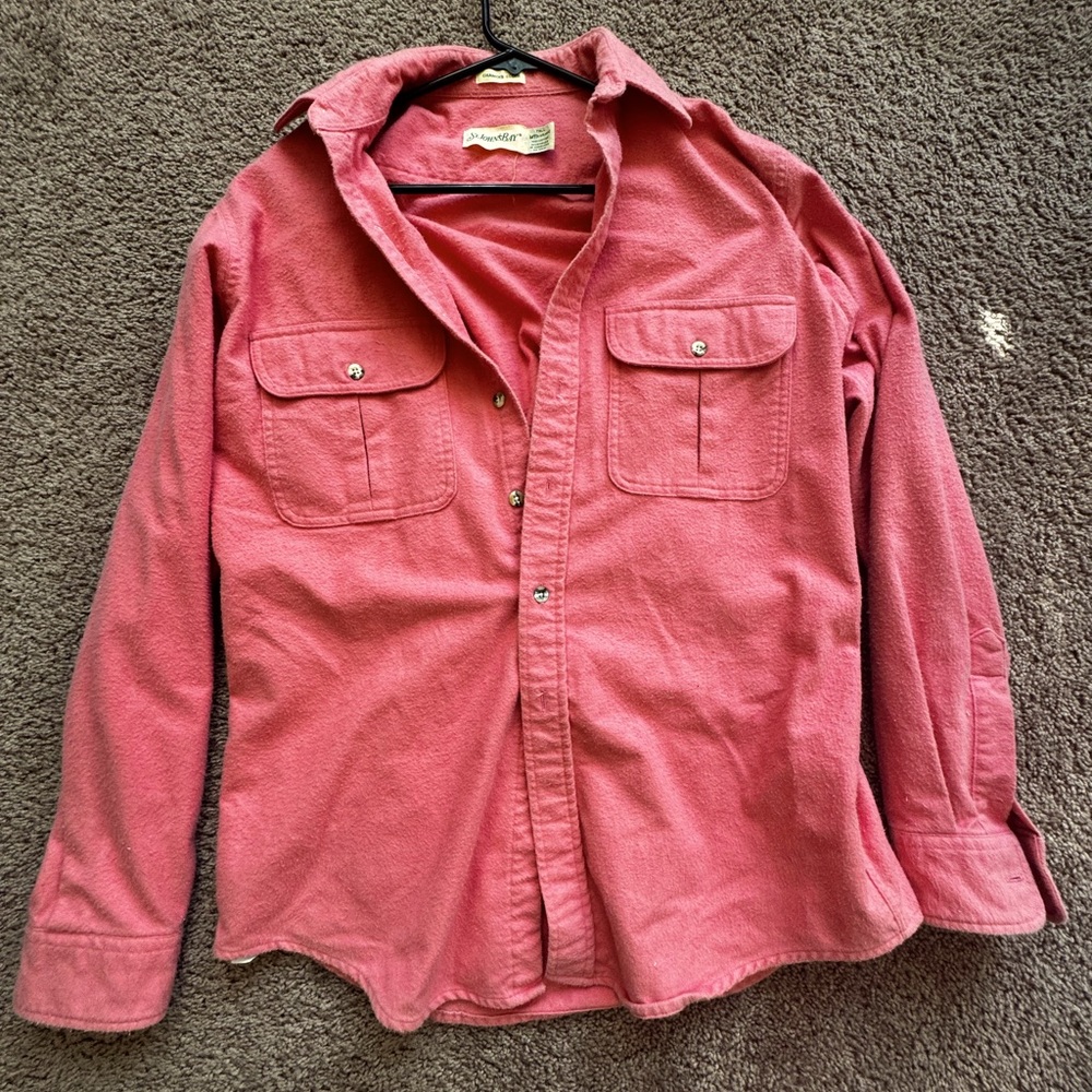 Vintage St. John’s Bay flannel 
Men’s Medium/Tall (fits like large)
Color-Salmon
